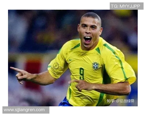 足球巨星风采尽显：精彩瞬间捕捉与球场荣耀的完美融合